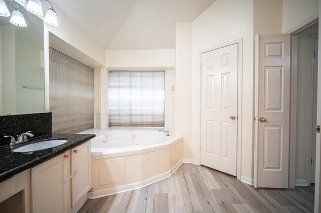 Building Photo - 4503 Oak Valley Dr