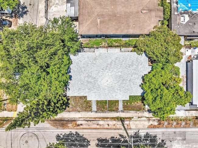 Building Photo - 5802 NE 3rd Ave