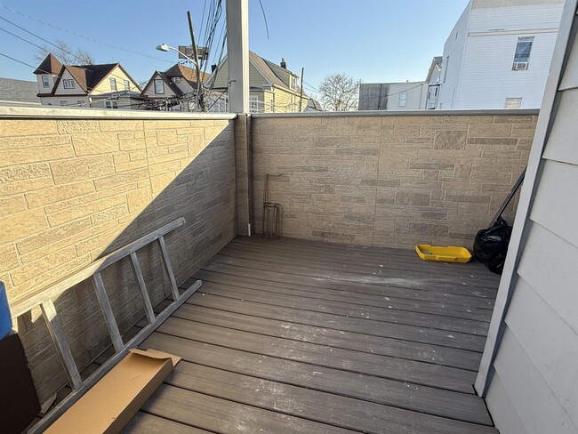 Building Photo - 846 Broadway