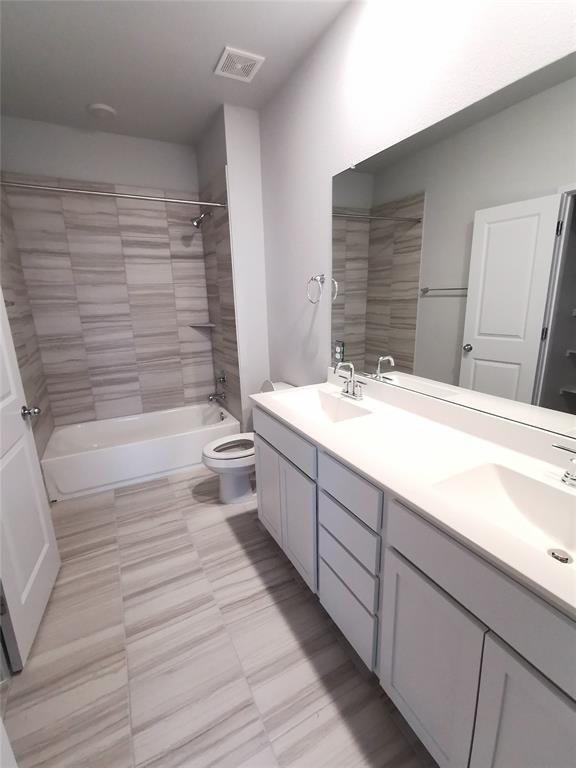 Building Photo - 605 W South St