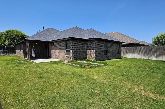 Building Photo - 14 Cornwall Dr