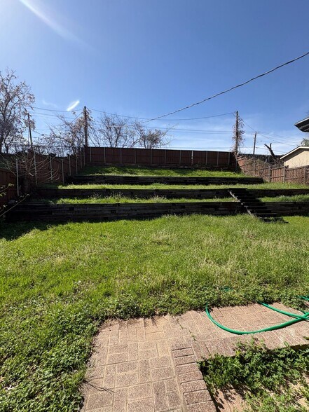 Building Photo - 1721 Caddo Dr