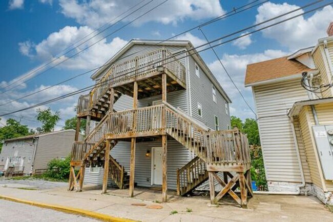 Primary Photo - 749 Garrison Ave
