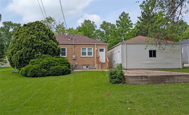 Building Photo - 190 St Luke Dr
