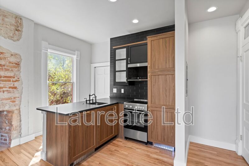 Building Photo - 2224 E 14th Ave