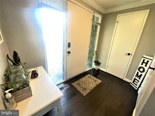 Building Photo - 9437 Hickory View Pl