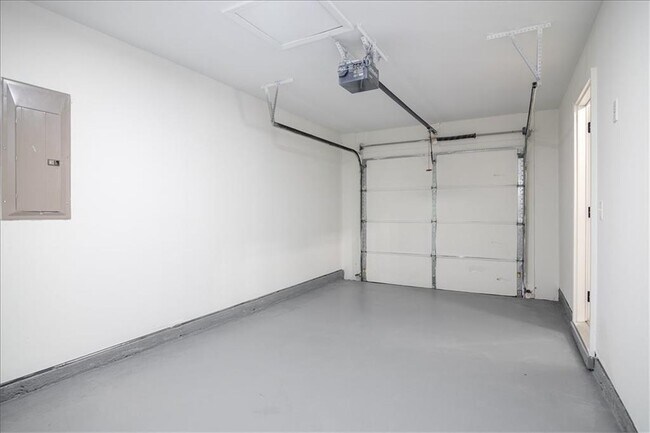 Building Photo - 4033 Ravenwood Ct