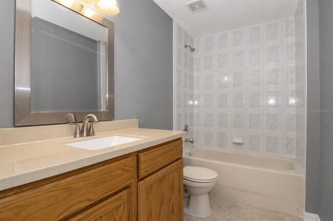 Building Photo - 402 Bridgewater Ct