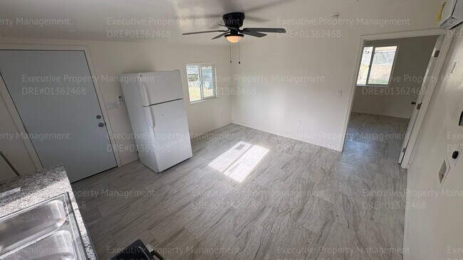 Building Photo - 1118 Chico St