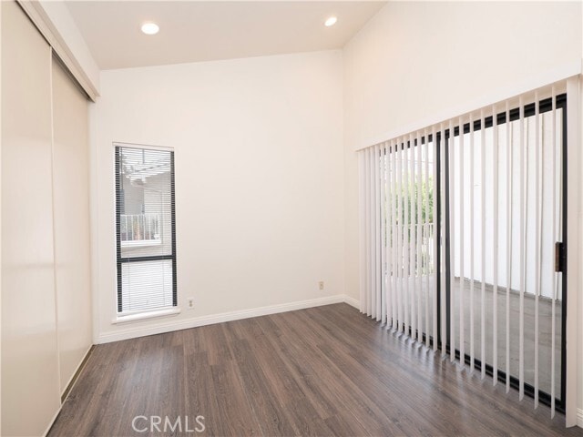 Building Photo - 328 W 7th