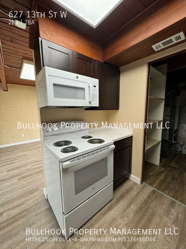 Building Photo - Move In Special - $300 off first full mont...