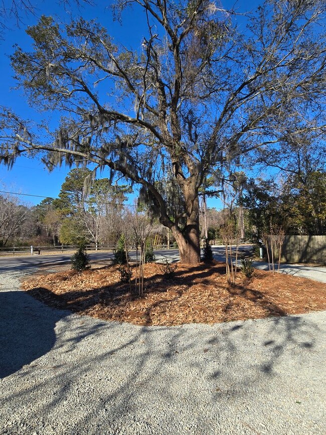 Building Photo - MYRTLE GROVE ROAD - Private Boat Ramp in n...