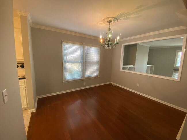 Building Photo - Great Location with a River View!