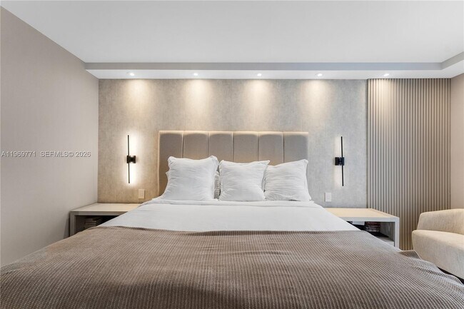 Building Photo - 20191 E Country Club Dr