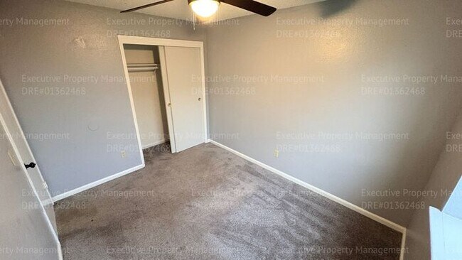 Building Photo - 3 bedroom/ 2 bathroom home nestled in a cul-de-sac.