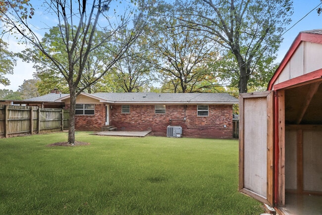 Building Photo - 6809 Comanche Dr