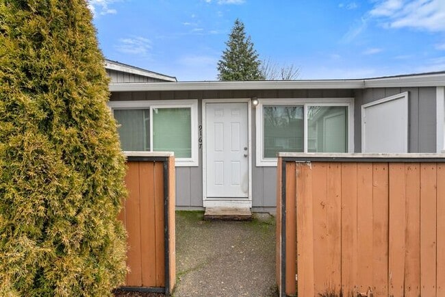 Building Photo - 2 bedroom 1 bath in Clackamas!!