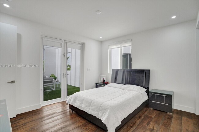 Building Photo - 9995 NW 75th St