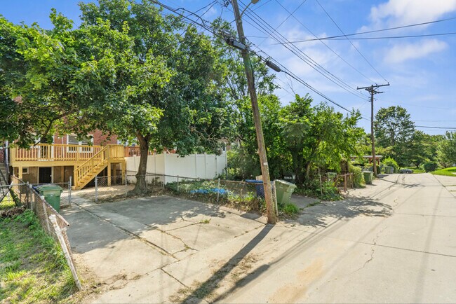 Building Photo - 1344 Walker Ave
