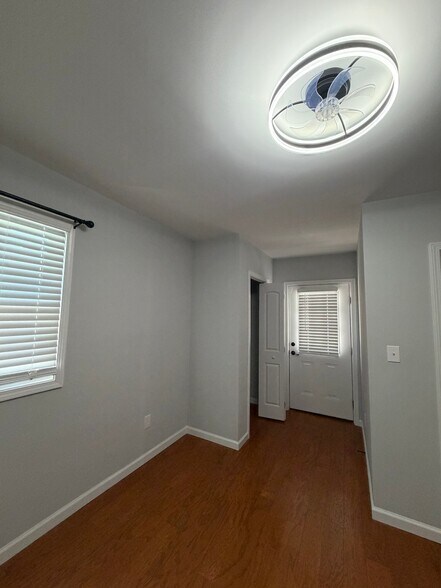 Building Photo - 307 Delaware St