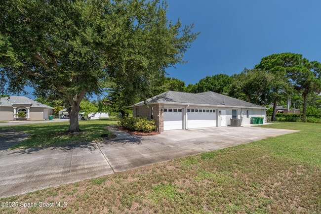 Building Photo - 187 Pinta Cir