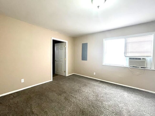 Building Photo - 823 G St NW