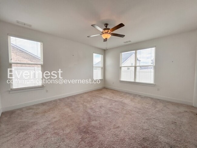 Building Photo - 3 Bed/2 Bath Home with Garage / Pet-Friendly / Available Now!