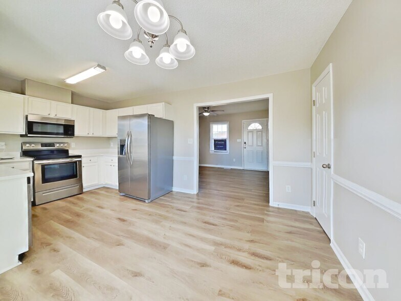 Building Photo - 713 Ilex Ct