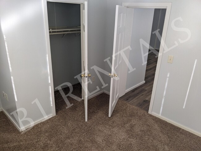 Building Photo - 712 Summit St