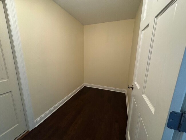 Building Photo - Pensacola - Inverness - 3 bedroom, 2 bathroom