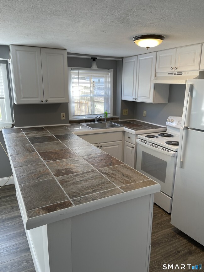 Building Photo - 54 Church St