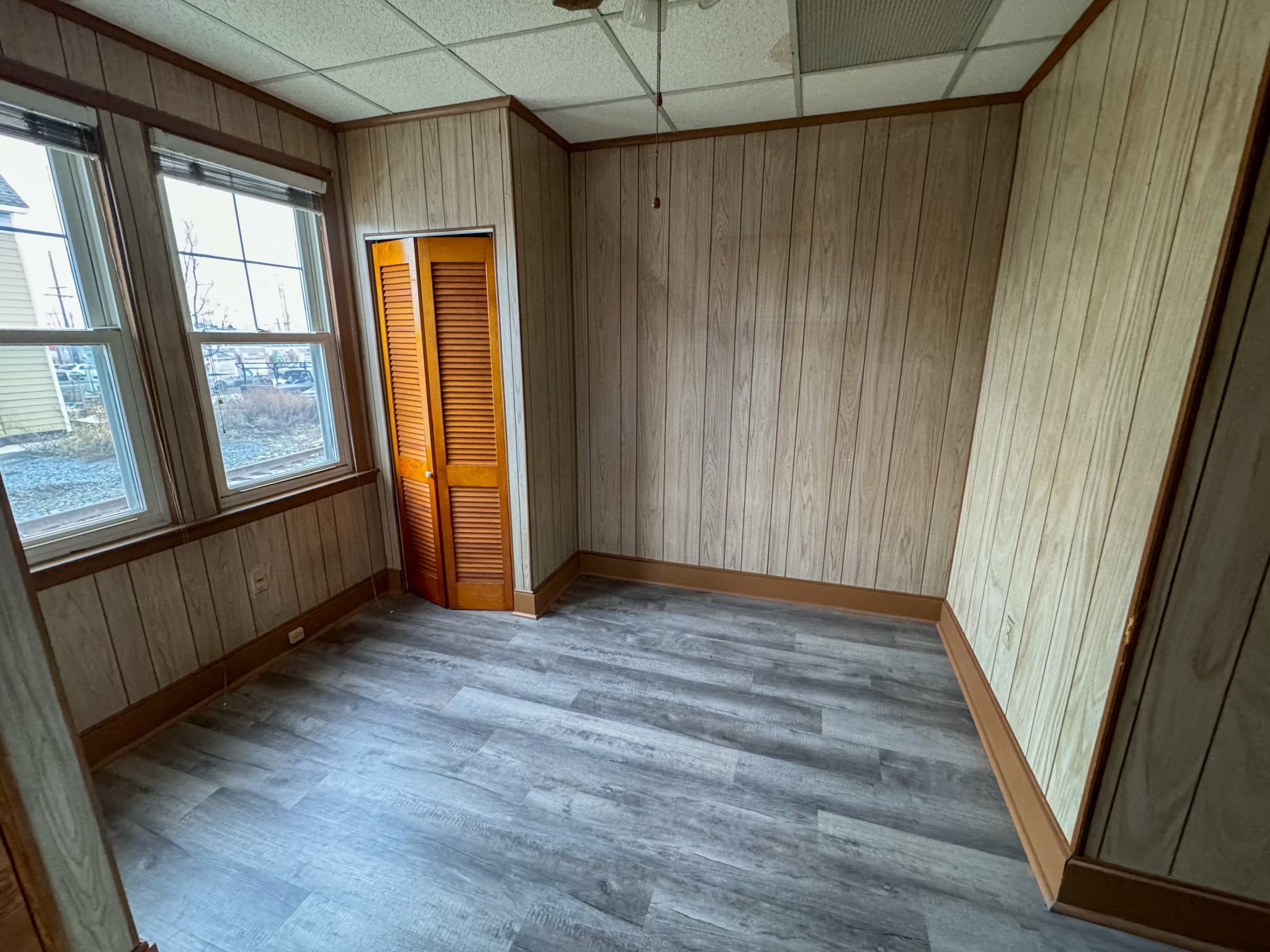 Dining Area - 560 S Main St