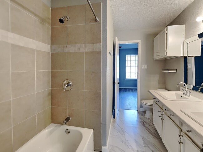 Building Photo - ***$500 off First Full Months rent with mo...