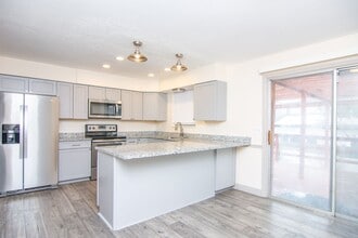 Building Photo - Really Nice 4 bedroom 3 Bath Home on Spacious Lot!