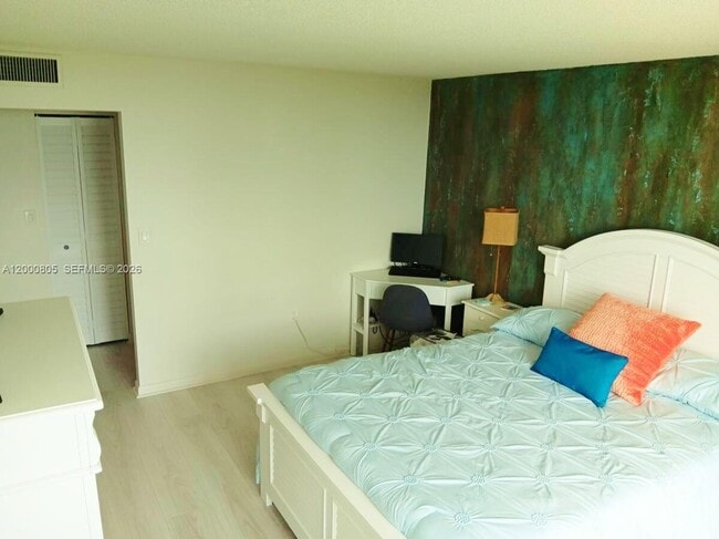 Building Photo - 9900 S Ocean Dr