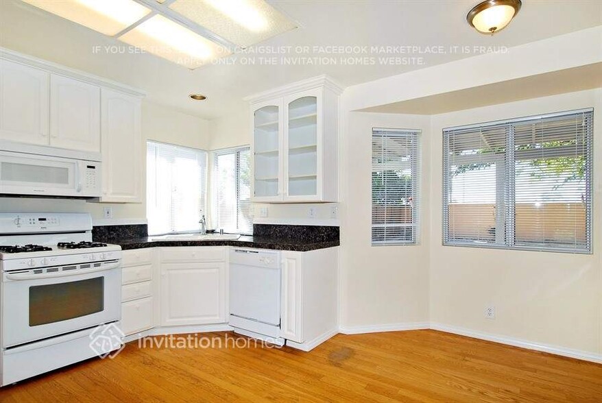 Building Photo - 28121 Orangegrove Ave