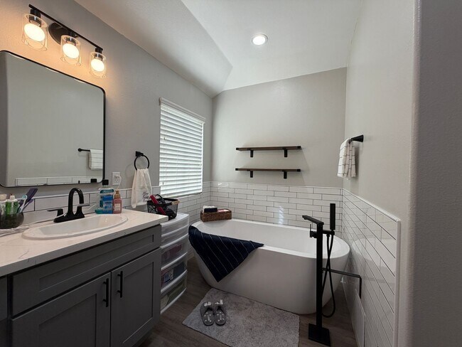 Building Photo - 29164 Greenbrier Pl