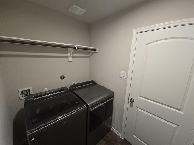 Building Photo - 16790 Lonely Pines Dr