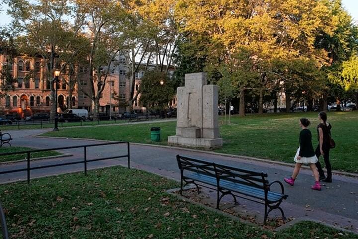 Building Photo - 693 Macdonough St