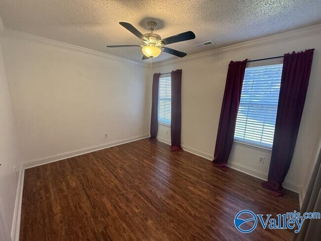Building Photo - 104 Cypress Creek Dr