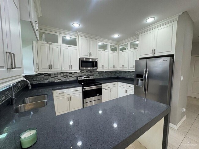 Building Photo - 2316 Corales St