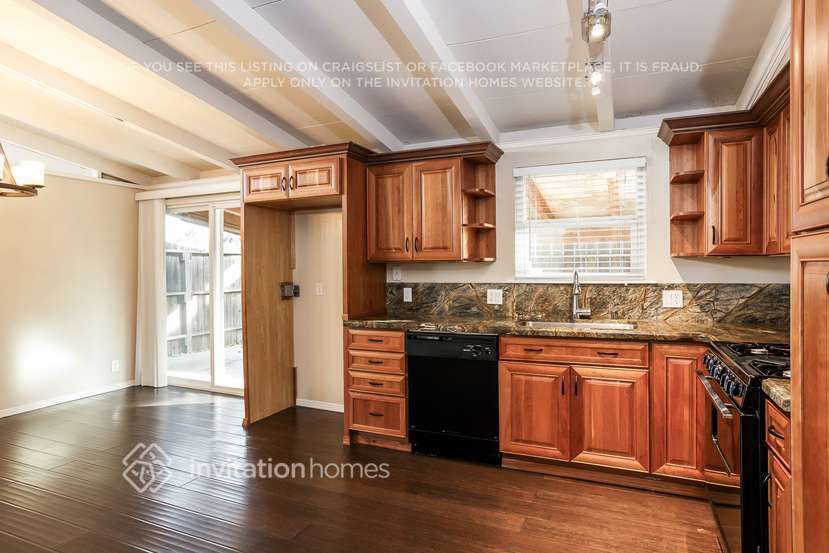 Building Photo - 1467 Michigan St