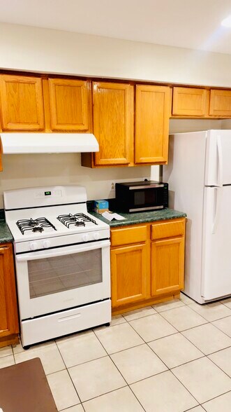 Building Photo - 71 Hartford St