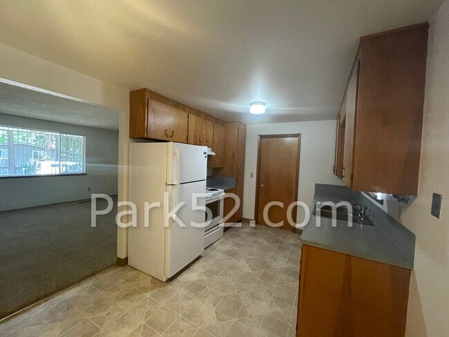 Building Photo - 2 Bedroom 1 Bathroom Puyallup Area Duplex
