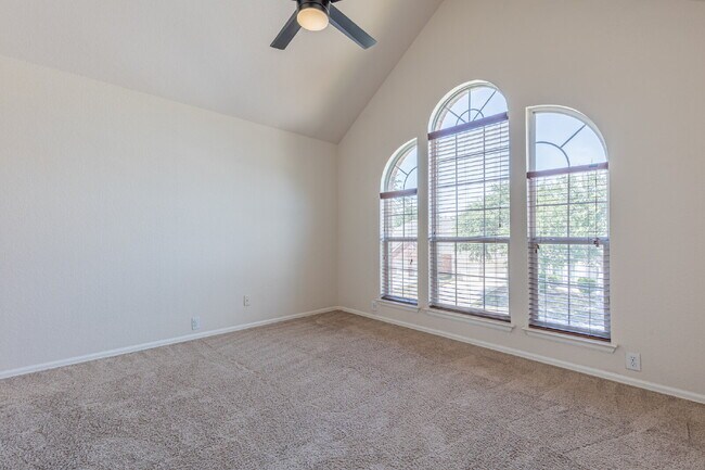 Building Photo - 1303 Alpine Pond