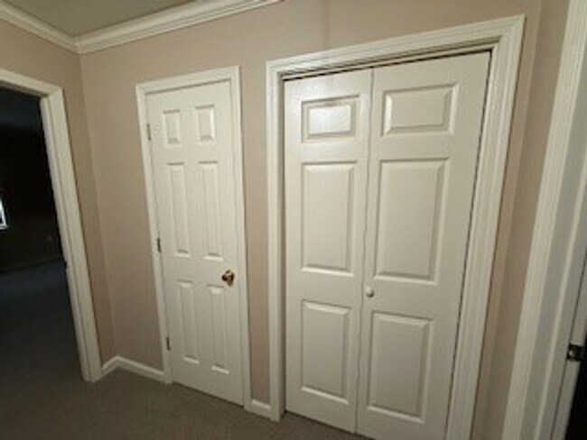 Building Photo - 4 Laura Dr