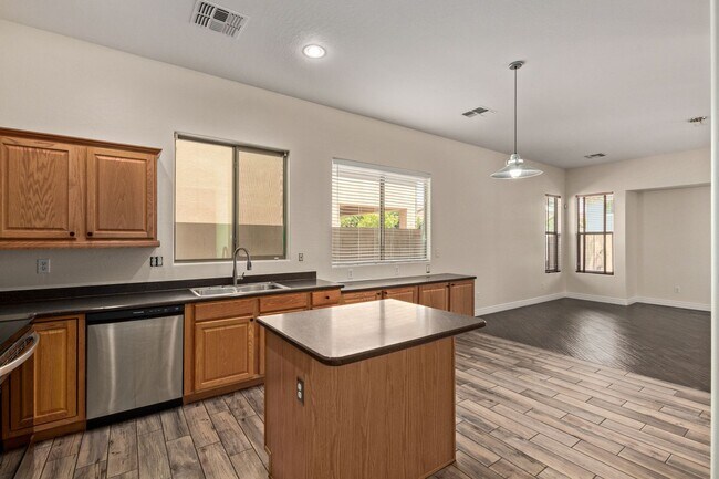 Building Photo - 3 Bedroom with Den in Chandler