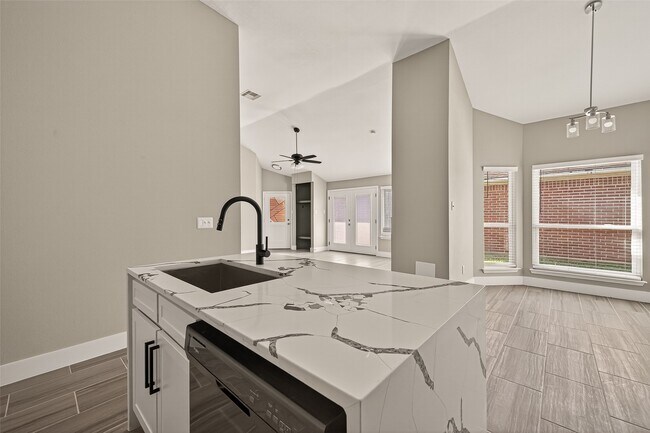 Building Photo - 6619 Misty Dale Dr