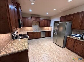 Building Photo - 976 Parkview Dr