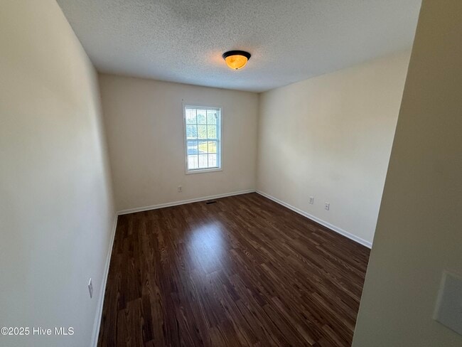 Building Photo - 4033 Cobblestone Dr